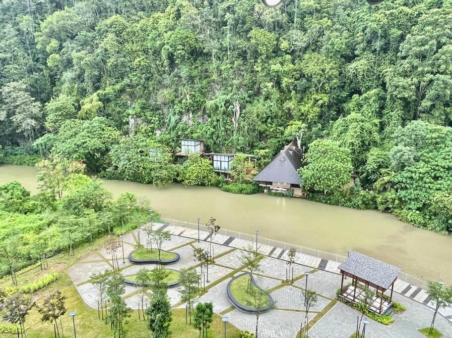Onsen Suits Hjm @ Sunway *